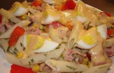 Salată de paste cu ouă