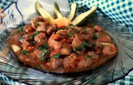 Pipote si inimi cu sos de usturoi    