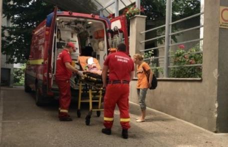 Incident șocant în Botoșani! O fetiță de șase ani, strivită de o ușă metalică