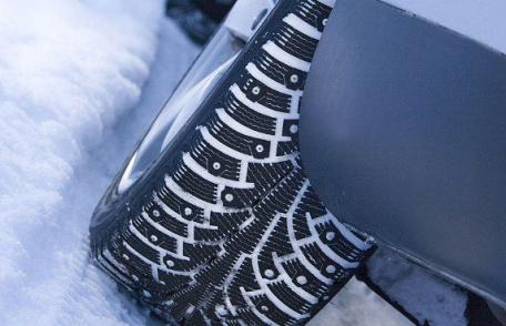 Atenție șoferi : Din noiembrie, amenzi de până la 4.000 de lei dacă nu ai anvelope de iarnă