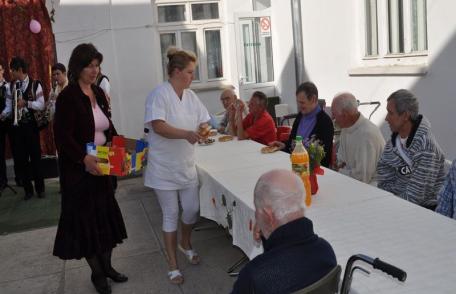 Căminul de bătrâni Dorohoi a sărbătorit Ziua Internațională a Persoanelor Vârstnice - VIDEO