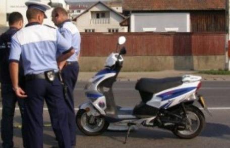 Botoșănean cercetat de polițiști. A condus, fără permis, un moped neînmatriculat