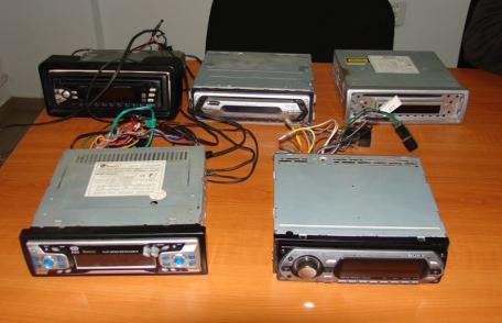 Spărgători de mașini depistați de jandarmi