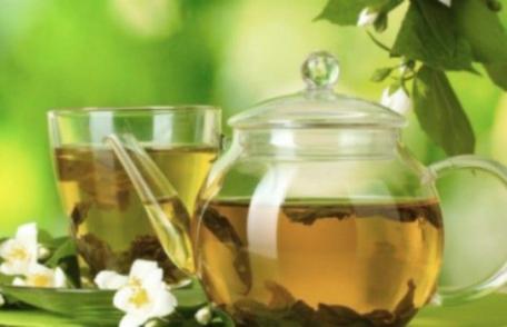 Ceaiuri care ajuta la detoxifiere