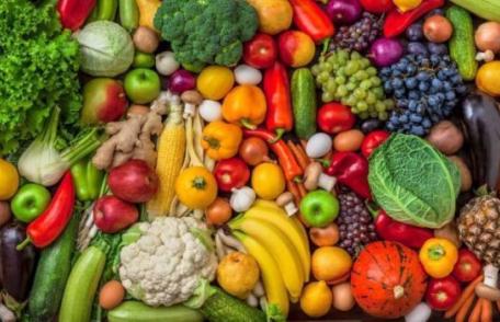 Ştii care sunt cele mai periculoase fructe şi legume? N-ai crede că au atât de multe pesticide!
