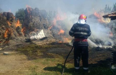 De aproape patru ore, pompierii botoșăneni se luptă cu flăcările la Stăuceni - FOTO