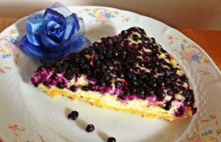 Tartă cu brânză și afine