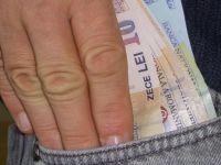 Profesori, cercetaţi pentru că ar fi luat mită la bacalaureat