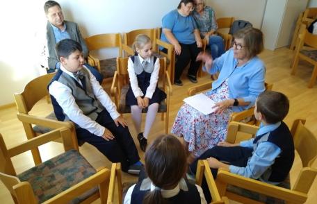 Fun with English! Trei profesioniști din SUA în vizită la Școala Cornerstone din Dorohoi - FOTO