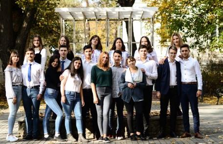 Elevii Seminarului Teologic Liceal Ortodox „Sf. Ioan Iacob” Dorohoi se pregătesc de Balul Bobocilor