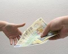 Bugetarii vor primi eşalonat, până în 2016, salariile câştigate în instanţă
