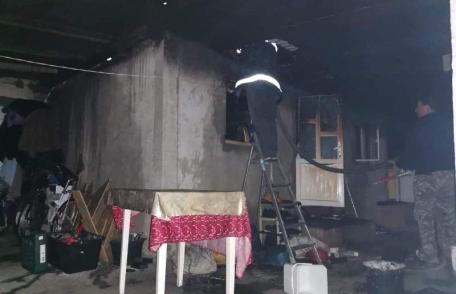 Gospodărie cuprinsă de flăcări - FOTO