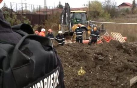 TRAGIC! Tânăr de 18 ani rămas captiv sub un mal de pământ, care s-a surpat peste el