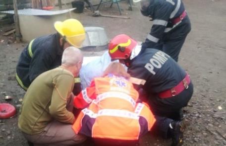 Intervenție dificilă pentru pompierii botoșăneni. Femeie căzută într-o fântâna adâncă de 17 metri! - FOTO