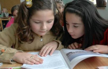 Elevii care aparțin minorităților naționale vor putea studia și limba maternă