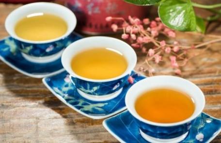 Cinci dintre cele mai bune ceaiuri care scad tensiunea