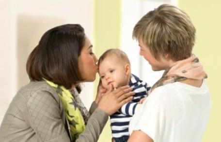 Veşti EXCELENTE! Părinţii vor primi bani pentru angajarea unei bone, iar bunicii vor avea indemnizaţii pentru creşterea nepoţilor