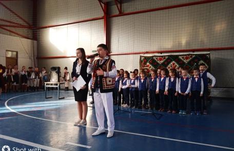 „Crăciunul copiilor” – sărbătorit la Școala Gimnazială „Mihail Kogălniceanu” Dorohoi! - FOTO