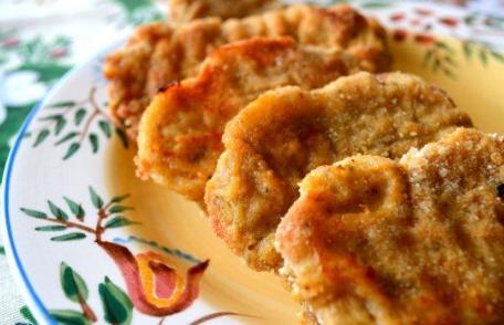 Cotlet de porc în crustă de pesmet - perfect pentru masa de Crăciun