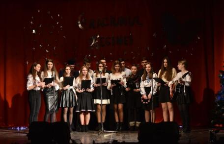 Crăciun la Liceul „Regina Maria” Dorohoi! Atmosfera de sărbătoare e în sufletul tinerilor - FOTO