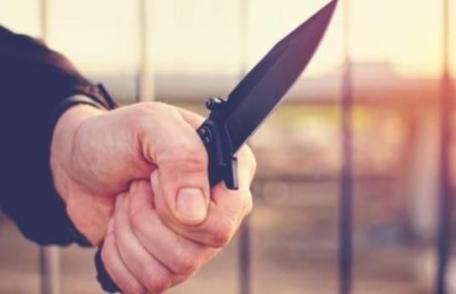 Caz șocant! Tânără mamă în vârstă de 19 ani înjunghiată de concubin