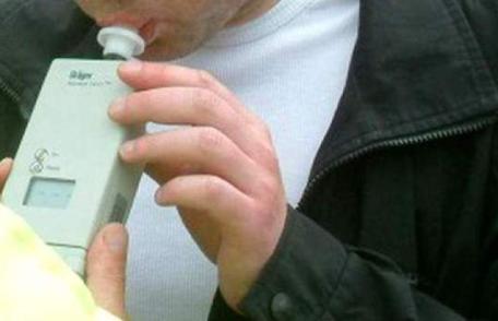 Cu o alcoolemie record, a produs un accident rutier. Bărbatul conducea un autobuz