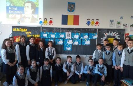 Eminescu – un înger printre stele! Activități de comemorare organizate de elevii Școlii Cornerstone - FOTO
