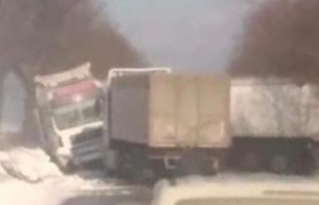 Drumul Dorohoi – Havârna blocat din cauza unui tir care a derapat. Traficul a fost deviat!