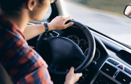 Inconștiență: Un tânăr și-a dat mașina pe mâna unui prieten care nu are permis și era în stare de ebrietate