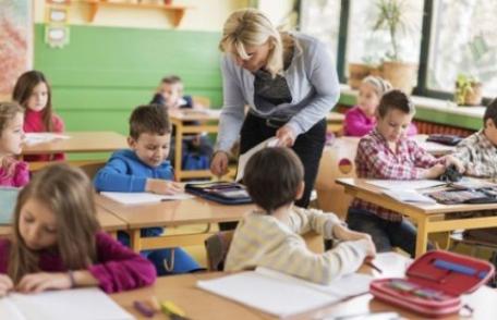 Legea educaţiei se modifică. Proiectul care scade numărul elevilor dintr-o clasă a fost adoptat de Senat