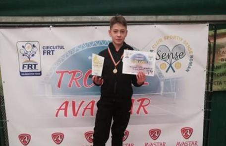 Performanța sportivă nu a dispărut! Elev din Dorohoi câștigător al unui turneu de tenis, categoria 1 - FOTO
