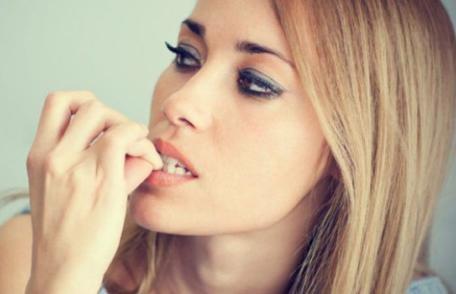 Câteva ticuri și efectele lor nocive asupra sănătății