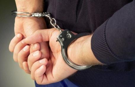 Tânăr arestat preventiv după ce a înșelat mai mulți oameni care au dus mașinile la reparat