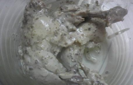 Pulpe de pui cu sos de ciuperci    