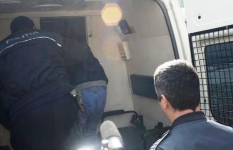 Doi tineri din Botoșani reţinuţi pentru furt. Au sustras bunuri în sumă de 2000 de lei din incinta unei societăţi