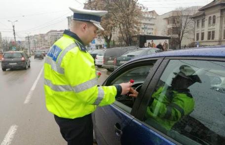 Șoferițe „amendate” cu flori de polițiștii botoșăneni – FOTO