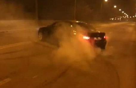 Adrenalina i-a adus o amendă usturătoare. Tânăr sancționat pentru drifturi, conducere fără permis, folii neomologate, anvelope uzate şi lipsa centurii