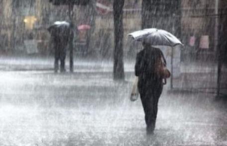 Meteorologii atenționează! Două zile cu vânt, răcire accentuată și precipitații mixte