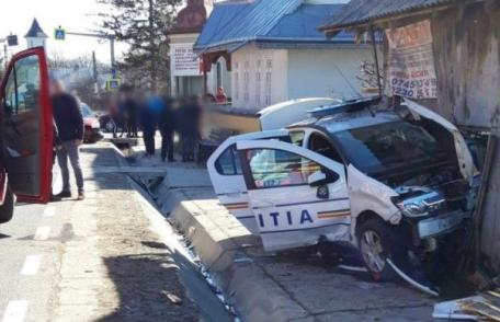 Accident! Un jandarm din Botoșani a intrat cu mașina într-o autospecială de poliție