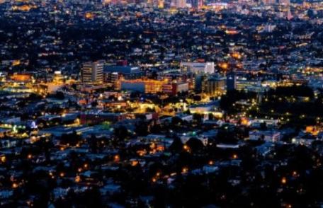 Mod inedit de susținere a medicilor! Duminică seară, la ora 22.00, românii ies la ferestre și luminează cu telefoanele