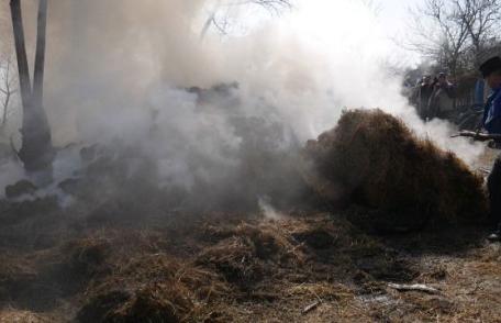 Incendiu la Hudești! Pompierii din Darabani au intervenit pentru stingere - FOTO