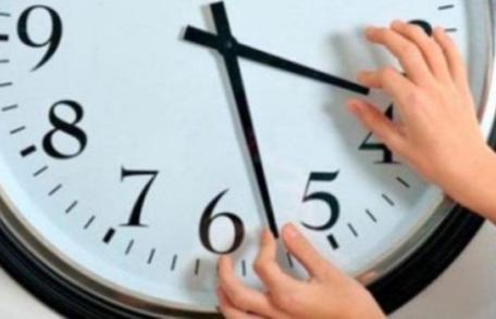 România trece la ora de vară. Ceasurile se dau înainte cu o oră