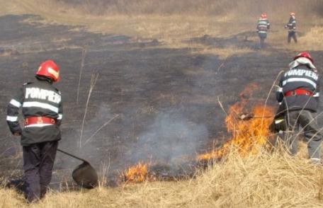Incendiu de vegetație uscată în Dersca și Santa Mare. A ars vegetația uscata de pe circa 35 hectare