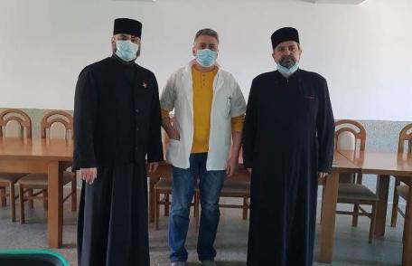 Preoții susțin Spitalul Municipal Dorohoi. Zece mii de lei donați pentru achiziționarea de echipament medical
