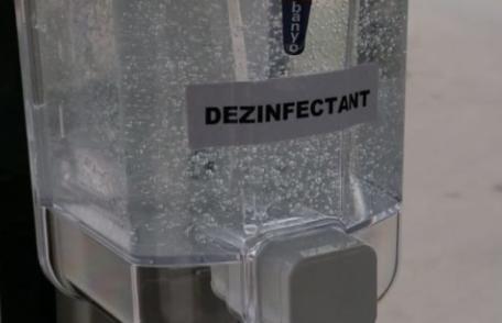 Primăria Dorohoi a început montarea în scările de bloc a dispozitivelor de dezinfectare pentru mâini