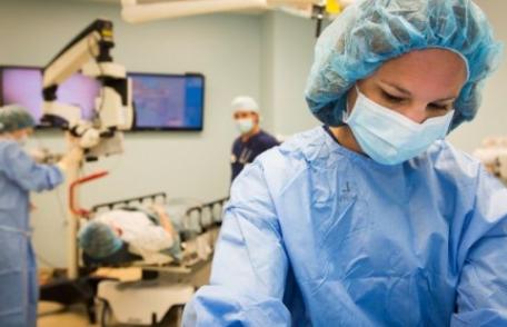 Pensie pentru urmașii cadrelor medicale care mor în lupta cu COVID-19. Vot unanim în Senat