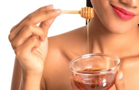 Mierea cu scorțișoară, combinația care distruge peste 20 de boli. Cum se administrează și ce să știi când faci o astfel de cură