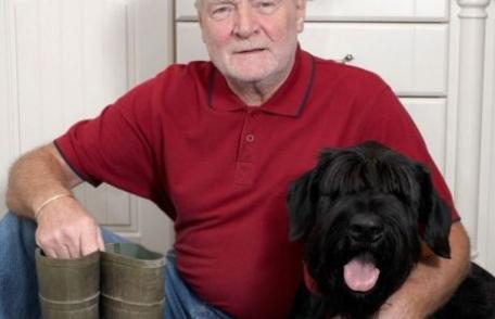 Erou: un câine şi-a salvat stăpânul lovit de fulger