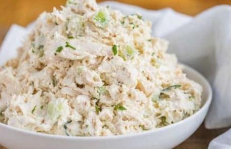 Salată de pui cu țelină