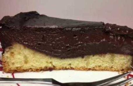 Pască cu ciocolată și aluat de pandișpan